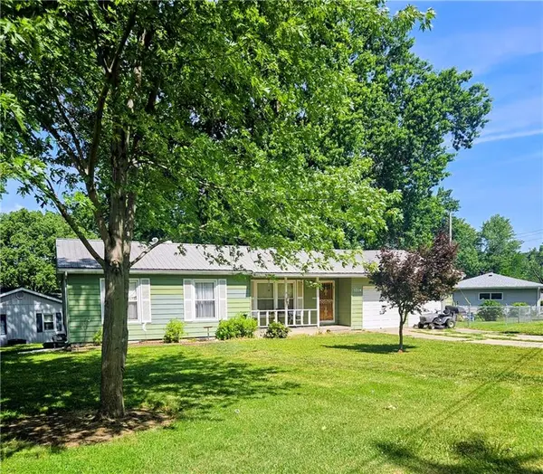 5714 N Tracy AVE, Gladstone, MO 64118