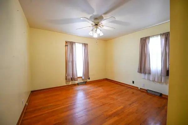 5714 N Tracy AVE, Gladstone, MO 64118