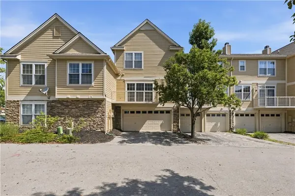 7619 W 158th TER, Overland Park, KS 66223