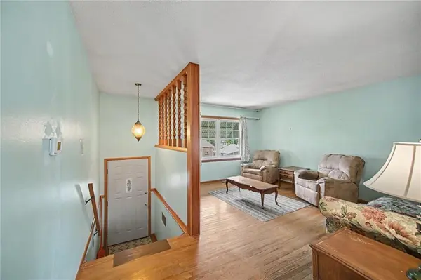2315 Cardinal LN, St Joseph, MO 64503