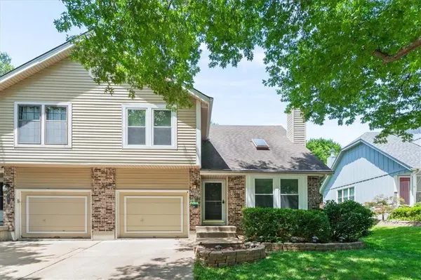 11808 Oakmont ST, Overland Park, KS 66210