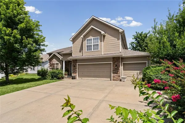 10201 N Willow AVE, Kansas City, MO 64157