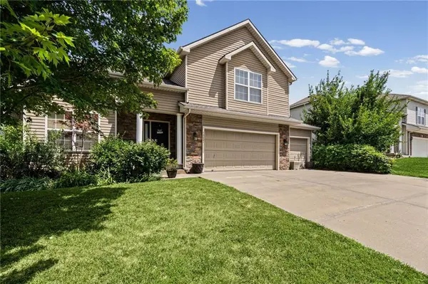 10201 N Willow AVE, Kansas City, MO 64157