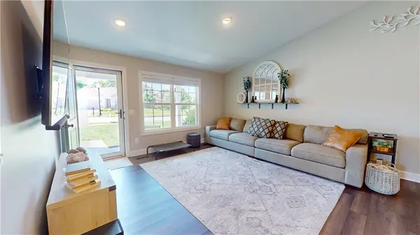 3209 Sheffield LN, St Joseph, MO 64506