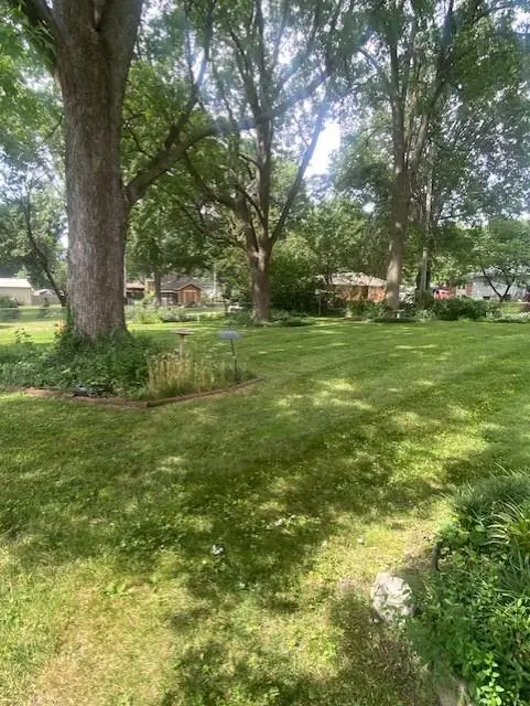 306 HARRIS DR, Greenwood, MO 64034