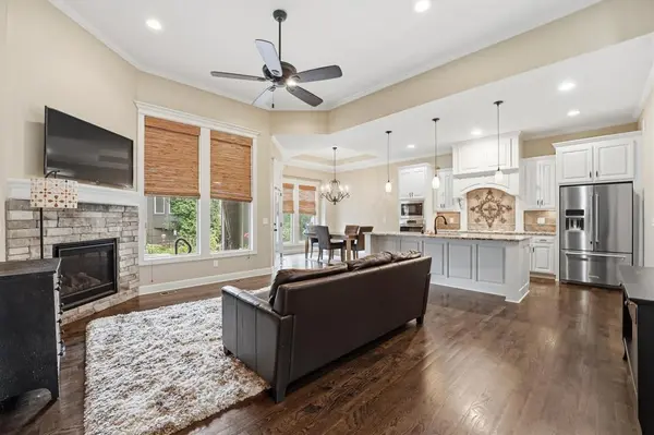 19611 W 100th ST, Lenexa, KS 66220