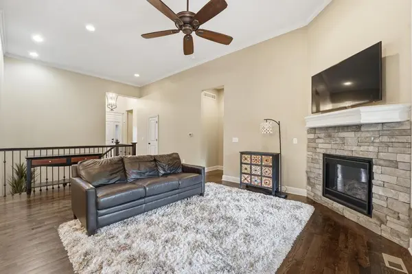 19611 W 100th ST, Lenexa, KS 66220