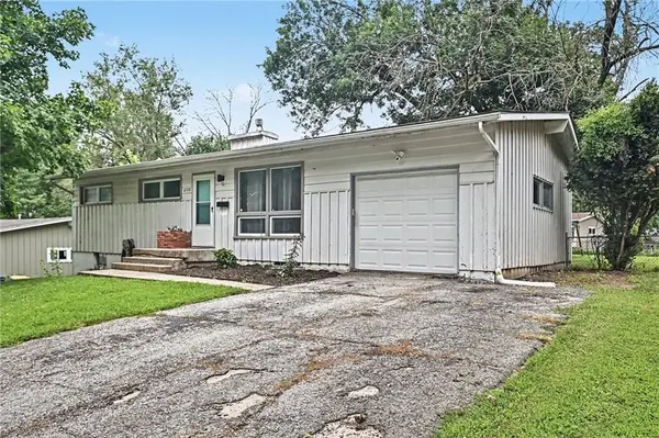 6108 N Howard AVE, Gladstone, MO 64118