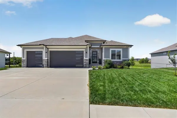 27802 E 134th ST, Lake Lotawana, MO 64086