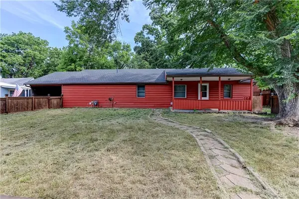 6828 Berry RD, Kansas City, KS 66106