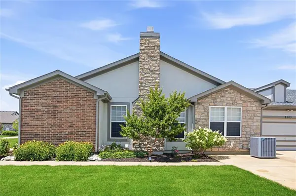 21865 W 119th TER, Olathe, KS 66061