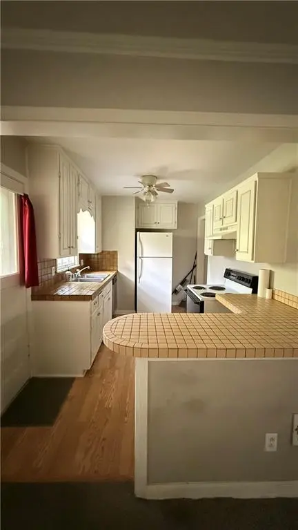 4202 W 53rd TER, Roeland Park, KS 66205