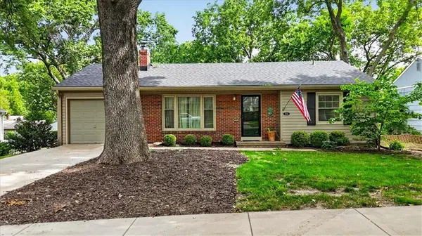 3114 W 72nd TER, Prairie Village, KS 66208