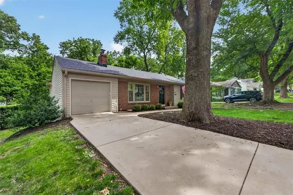 3114 W 72nd TER, Prairie Village, KS 66208