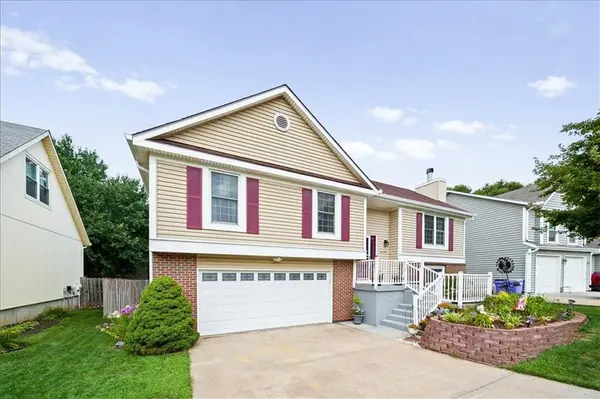 6118 Parkhill ST, Shawnee, KS 66216