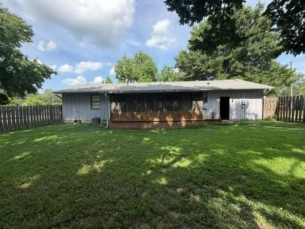 904 S 6th ST, Burlington, KS 66839