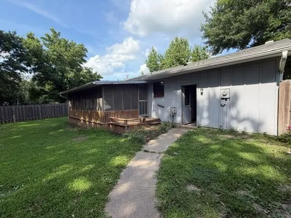 904 S 6th ST, Burlington, KS 66839