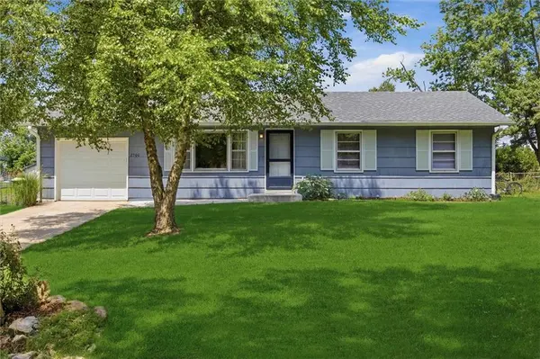 2500 Hillside DR,  Harrisonville,  MO 64701
