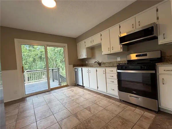 1809 N Jennings RD, Independence, MO 64058