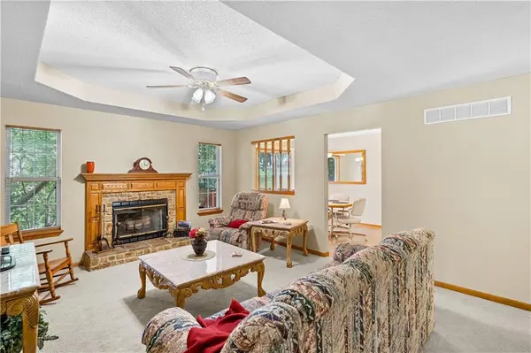 1704 W Christi LN, Raymore, MO 64083