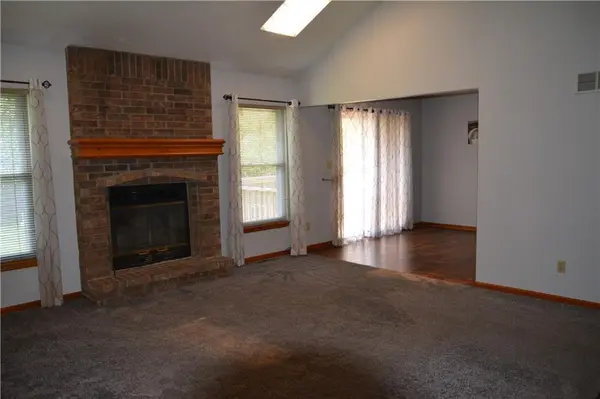 2319 NW Leann DR, Blue Springs, MO 64014