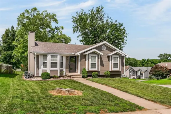 1867 Quail Ridge DR, Liberty, MO 64068
