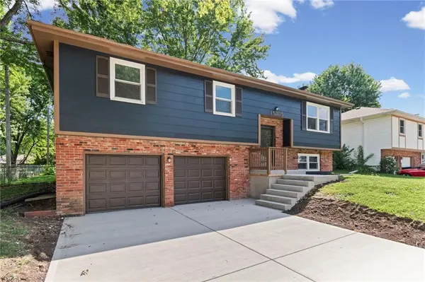 15205 W 152nd CIR, Olathe, KS 66062