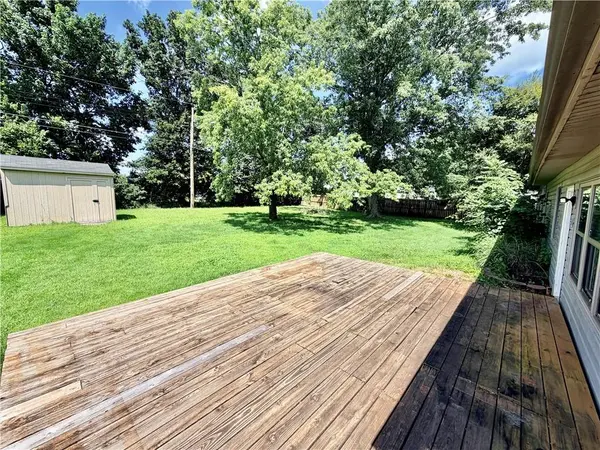 17 SE 125 RD, Warrensburg, MO 64093