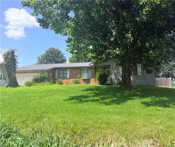 17 SE 125 RD, Warrensburg, MO 64093