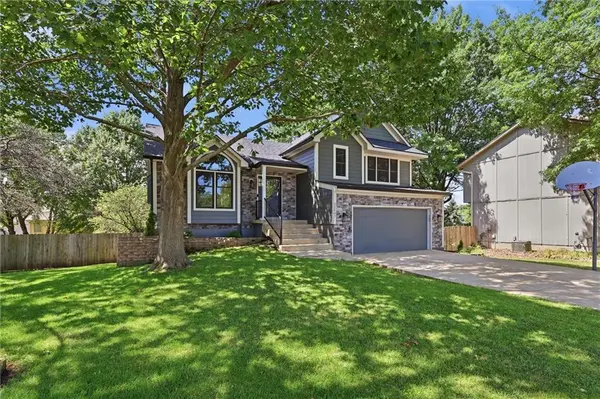 12407 S Alcan ST, Olathe, KS 66062
