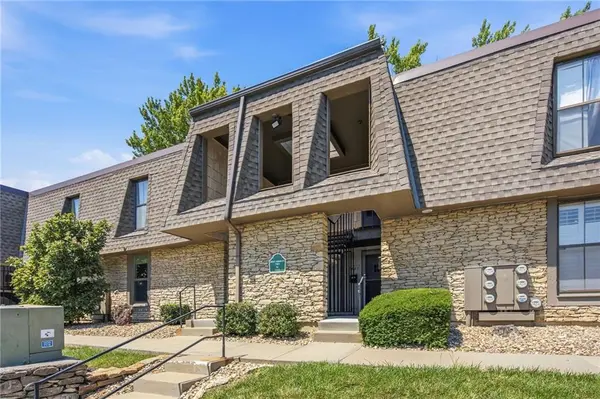 7405 W 102nd CT #103, Overland Park, KS 66212