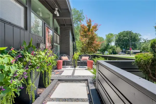 2204 W 71 TER, Prairie Village, KS 66208