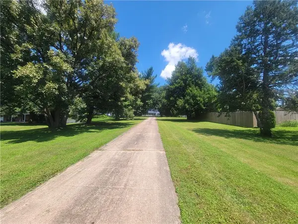 905 S US 71 HWY, Savannah, MO 64485