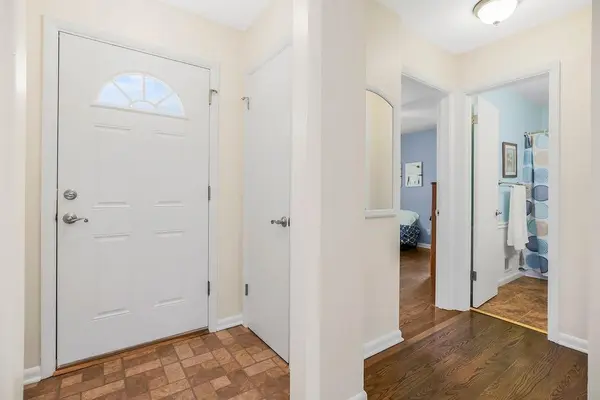 7834 Windsor ST, Prairie Village, KS 66208