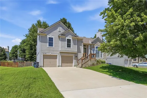 15152 W 157th TER, Olathe, KS 66062