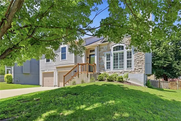 15152 W 157th TER, Olathe, KS 66062