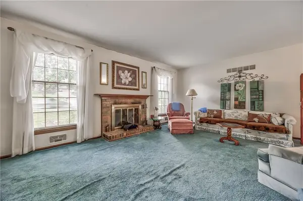 10101 W 67 ST, Merriam, KS 66203