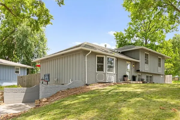 11614 McAnany DR, Shawnee Mission, KS 66203