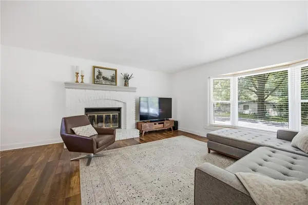 6101 W 76th ST, Prairie Village, KS 66208