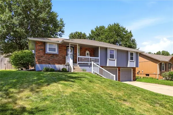 1100 NE Deerbrook TER, Lee's Summit, MO 64086