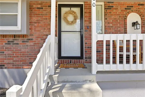1100 NE Deerbrook TER, Lee's Summit, MO 64086