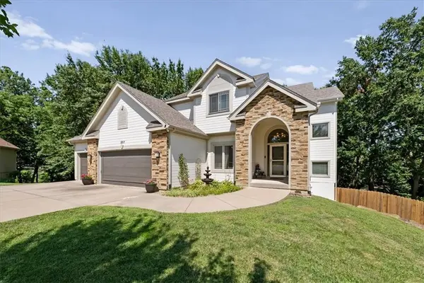 8517 N Barberry AVE, Kansas City, MO 64153