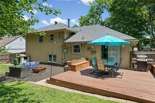 9602 Eby ST, Overland Park, KS 66212