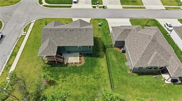 900 NW Crestwood DR, Grain Valley, MO 64029
