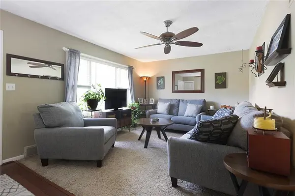 8001 Reeds RD, Prairie Village, KS 66208