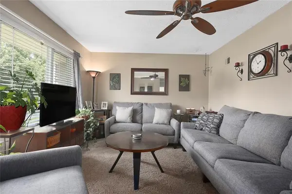 8001 Reeds RD, Prairie Village, KS 66208