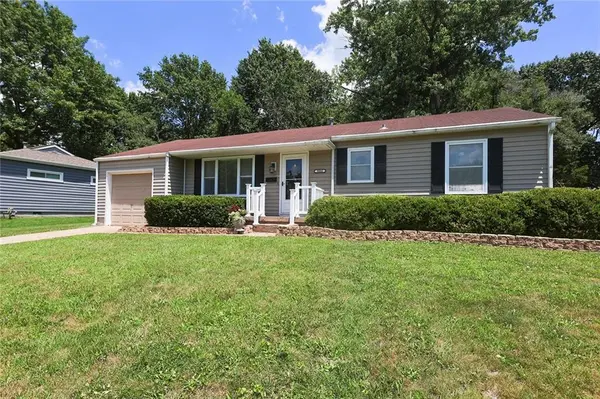 8001 Reeds RD, Prairie Village, KS 66208