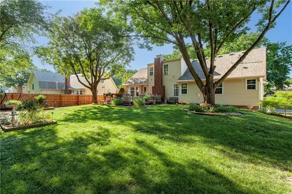 404 NE Locust DR, Blue Springs, MO 64014