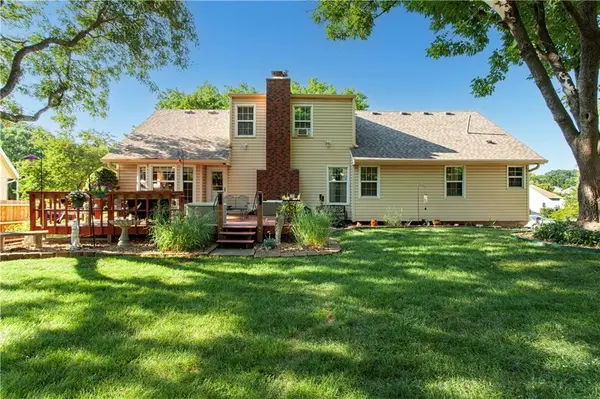 404 NE Locust DR, Blue Springs, MO 64014