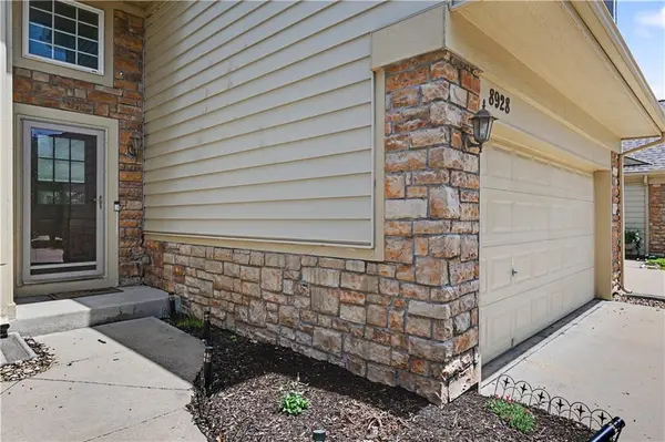 8928 Inkster ST, Lenexa, KS 66227
